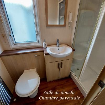 Salle de douche (chambre parentale)